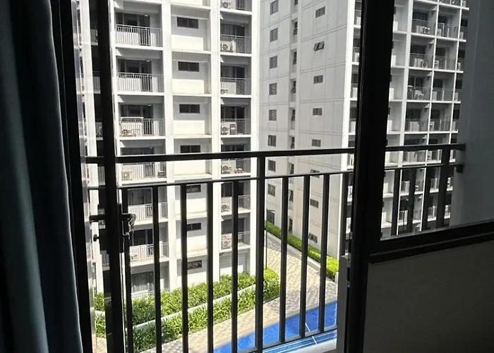 Apartment 1 Bedroom At Shore 2 Near Airport With Balcony & Pool View *