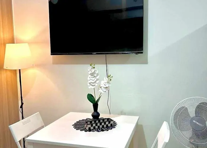 Apartment 1 Bedroom At Shore 2 Near Airport With Balcony & Pool View Manila
