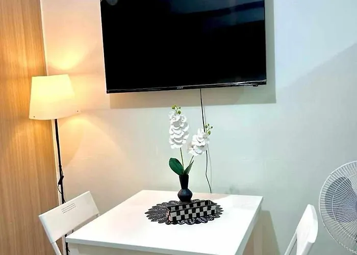 Apartment 1 Bedroom At Shore 2 Near Airport With Balcony & Pool View