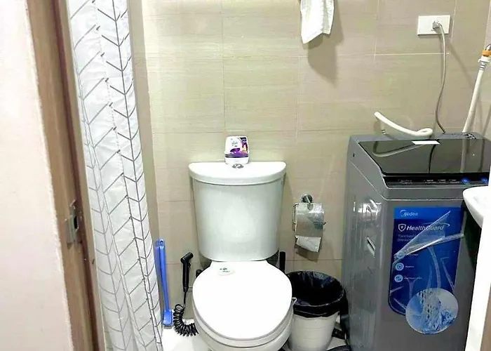 1 Bedroom At Shore 2 Near Airport With Balcony & Pool View Apartment